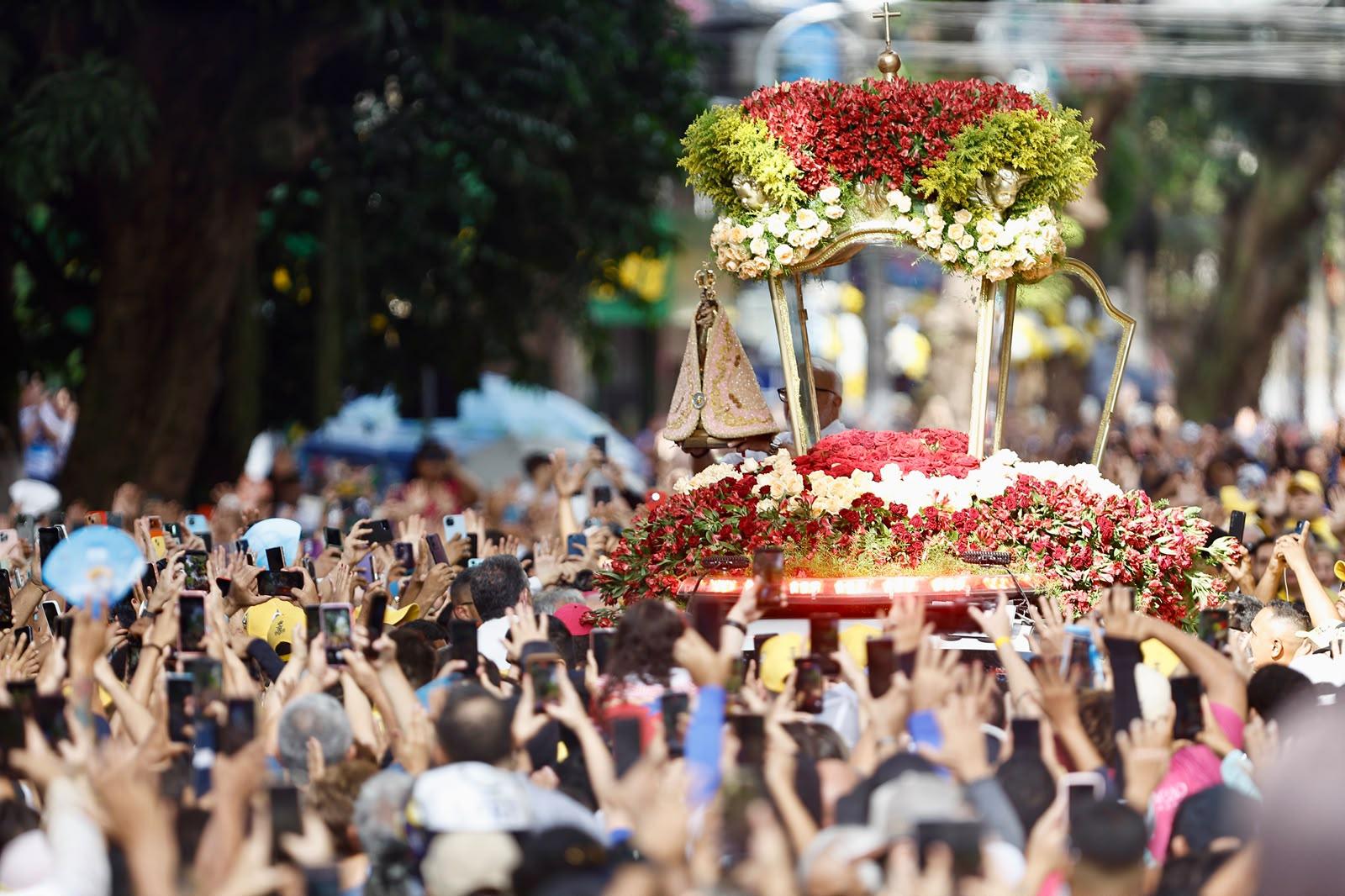 Parada e descida da Imagem Peregrina no Hospital Ophir Loyola, no bairro de São Brás, foi a primeira de dezenas de homenagens programadas
